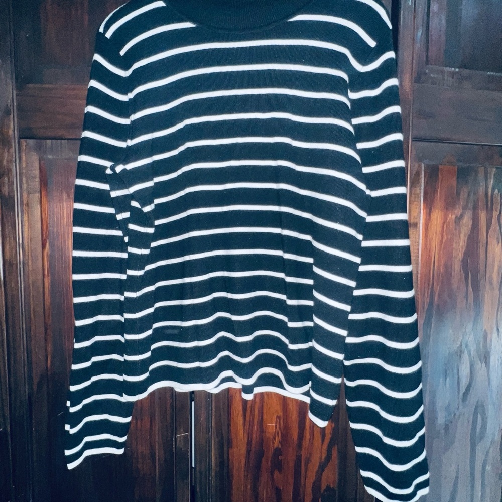 Cyrus Black and White Striped‎ Sweater xl